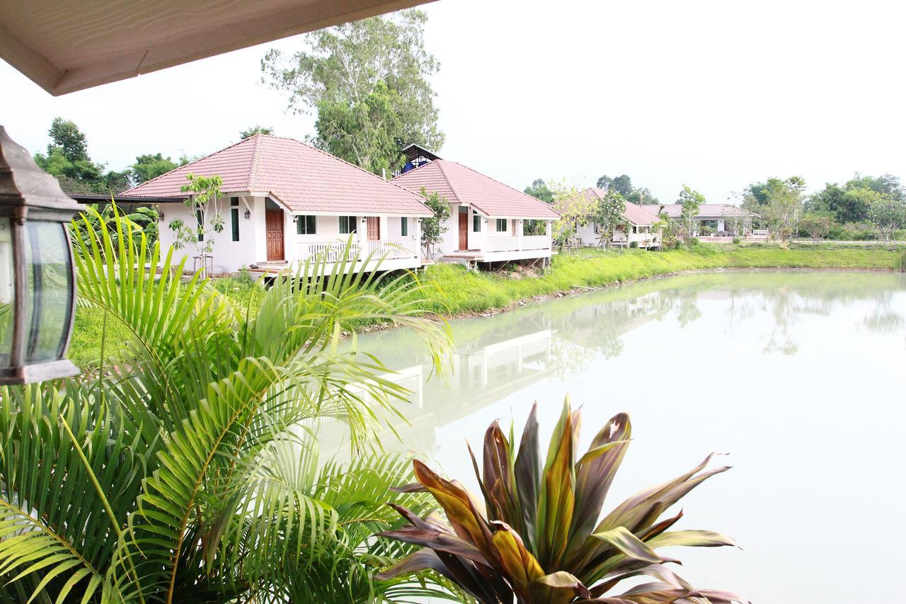 Pirom Lake And Resort Si Maha Phot Exterior photo