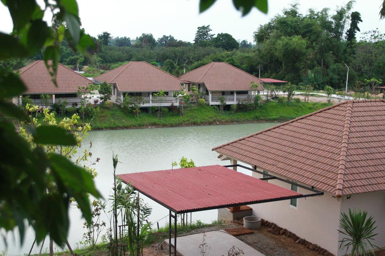 Pirom Lake And Resort Si Maha Phot Exterior photo